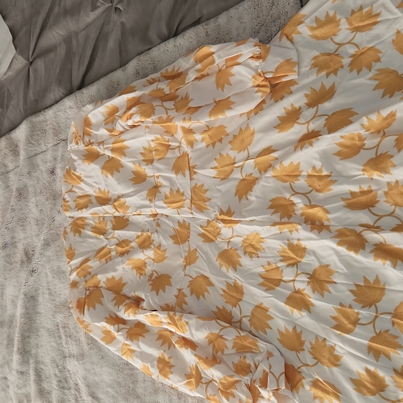A yellow dress with leaves!!! DRESS IS NOT TRUE TO SIZE MORE LIKE A TEN - Picture 3 of 12